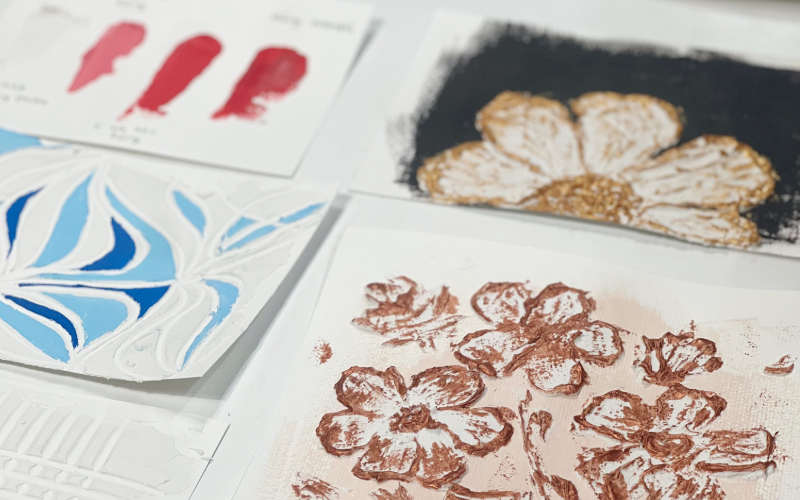 Modelleringspasta uppmålat på Mixed Media papper