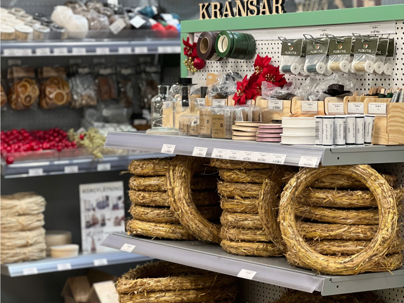 Kransar och dekorationer i butik