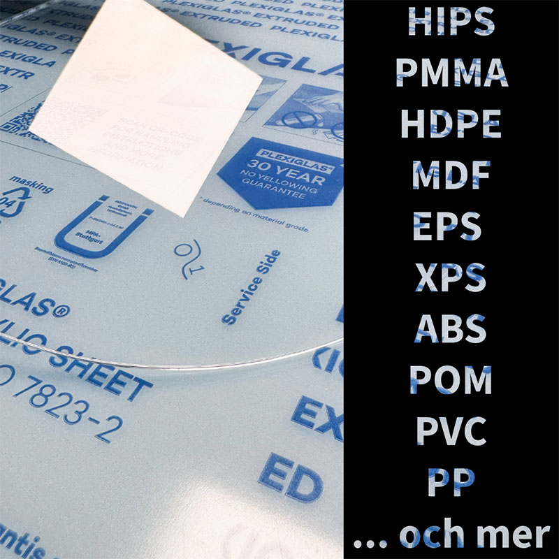 Extruderad plexiglas med text om andra plastmaterial och trämaterial som erbjuds