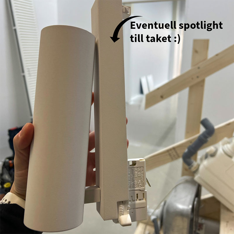 En spotlight som vi på Cria provar ut för att se om den ska passa i den nya butiken.