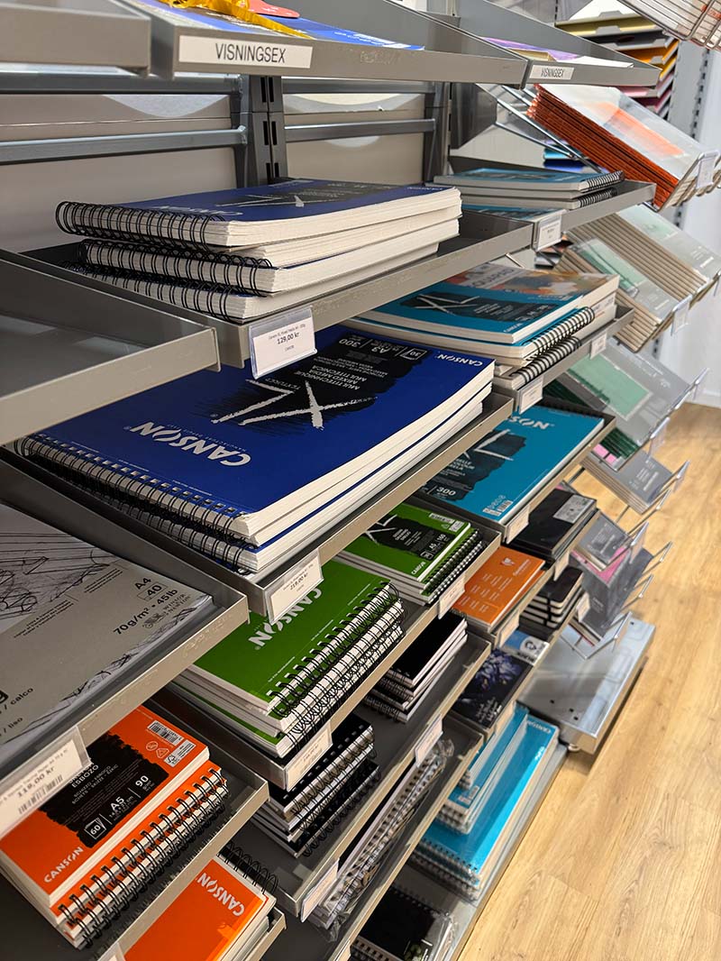 Canson XL-block på hyllan hos Cria i Linköping