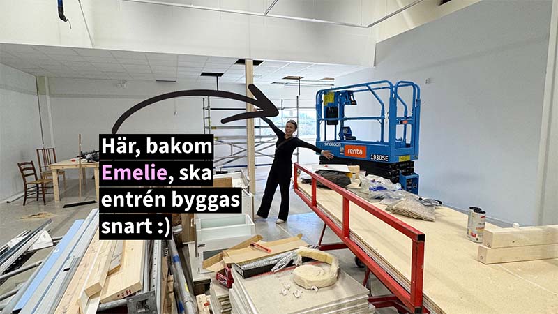 Emelie på Cria mitt i renoveringen av nya butiken på Bonnorpsgatan 1