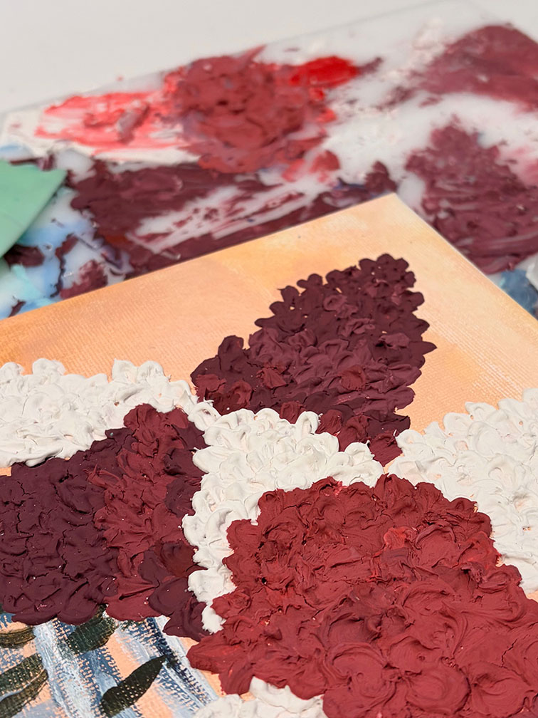 Blommor av modelleringspasta i olika färger