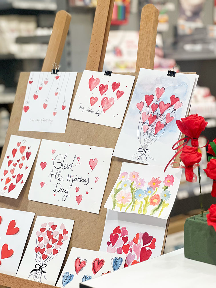 Alla hjärtans dag kort och blommor av kräppapper