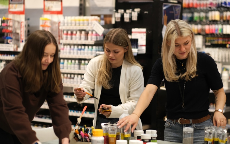 Personer i butiken i Linköping
