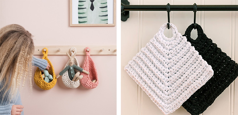 Inspirationsbild för garnet Ribbon Bandgarn av Svarta Fåret. Till vänster hängkorgar och till höger grytlappar