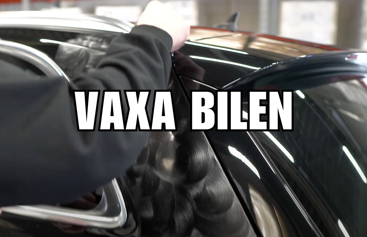 robin lägger på vax på svart bil
