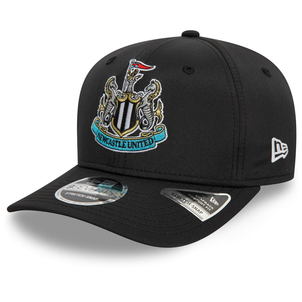 Svart Newcastle United 9SEVENTY snapbackkeps från New Era – Core