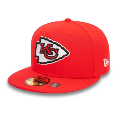 En röd keps med platt skärm, på fronten med Kansas City Chiefs logo på framsidan.