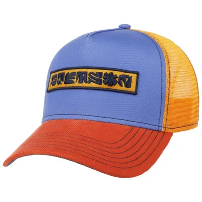 En trucker keps som har en orange skärm, blå front, gul baksida. På fronten så står det ''Stetson'' i svart text med gul bakgrund.