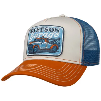 En trucker keps med mörkorange skärm, sandfärgad front och mörkblå baksida. På fronten är Stetson logo broderat med blå text.