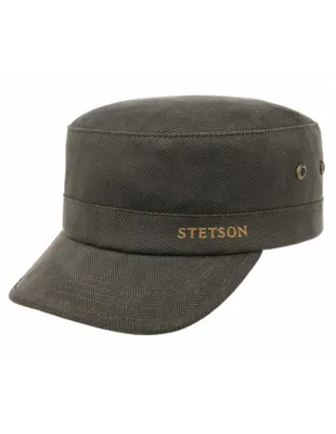 En army cap i färgen mörk olivgrön, med Stetson logga på sidan av fronten.