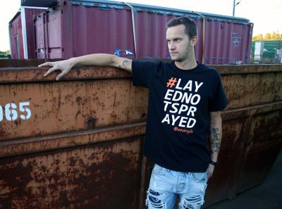 Powered by VN Vinyls, LAYEDNOTSPRAYED T-Shirt Svart (Small)