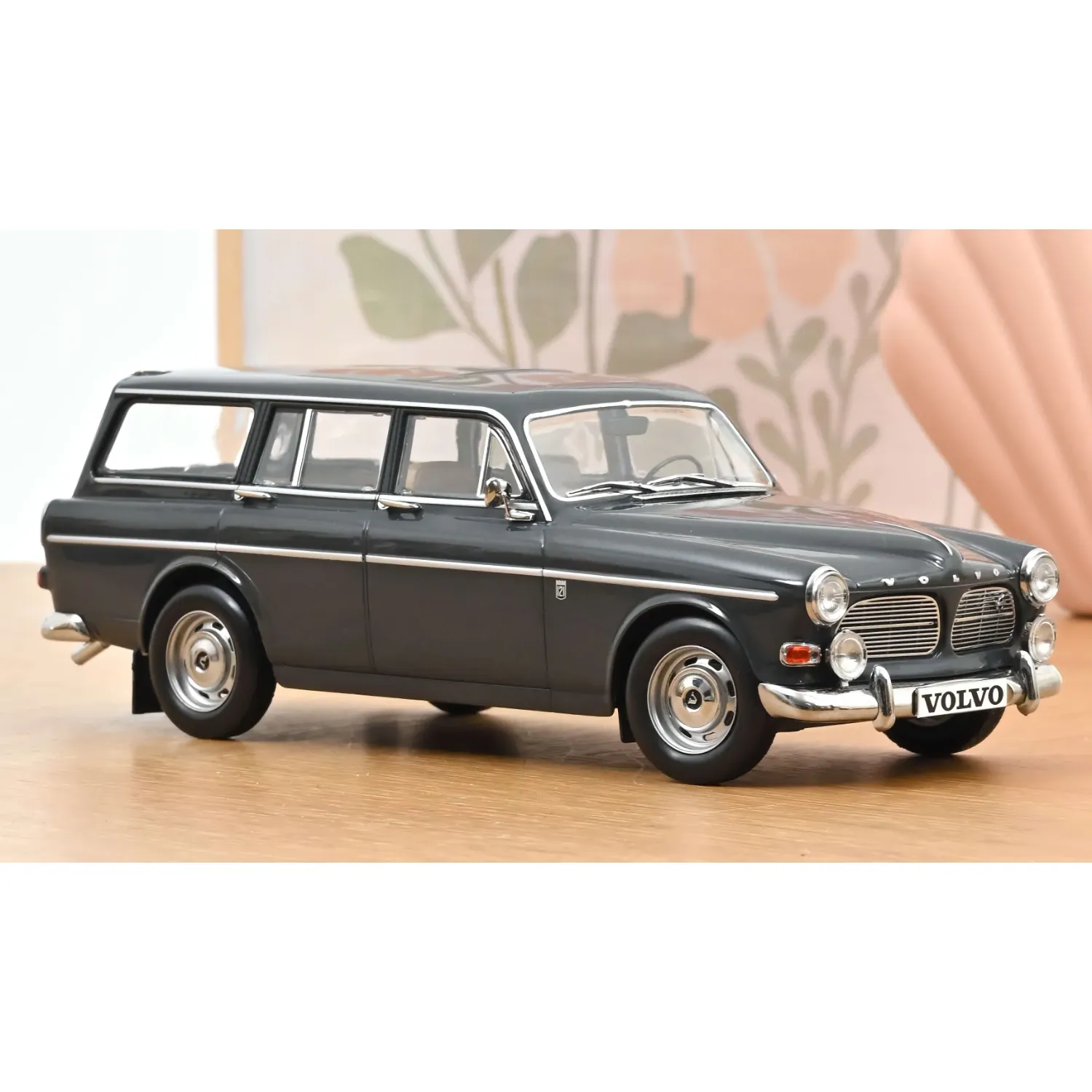 Volvo Amazon 121 Herrgårdsvagn - 1966 - Grå - Norev - 1:18