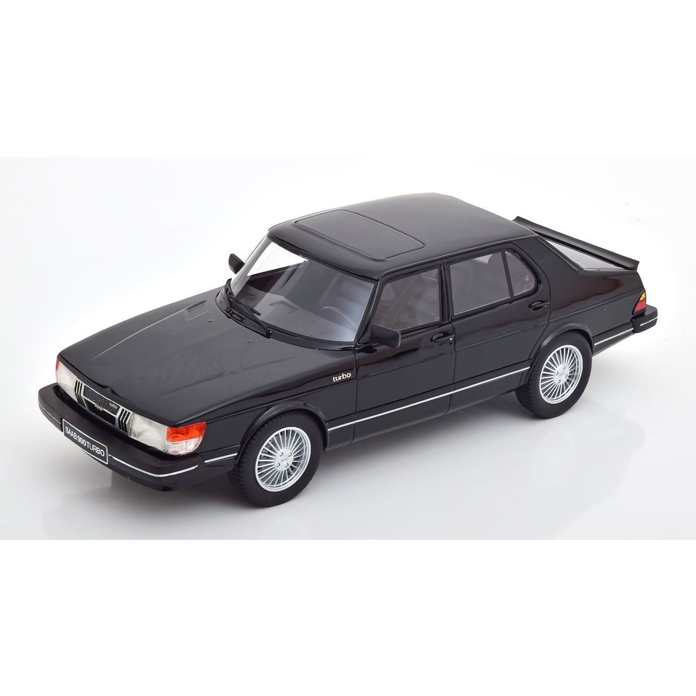 Läs mer om Saab 900 Turbo 1983 - Svart - Cult Scale Models - 1:18