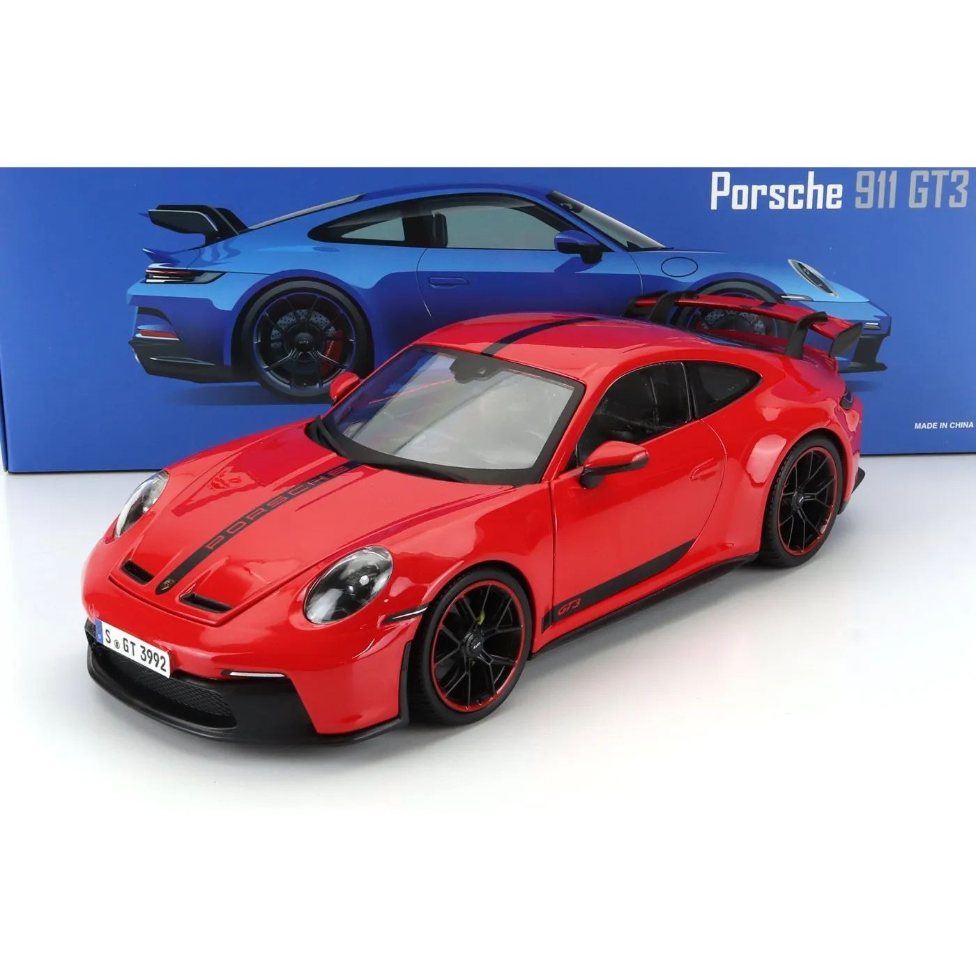 Läs mer om Porsche 911 GT3 - 2022 - Röd - Maisto - 1:18