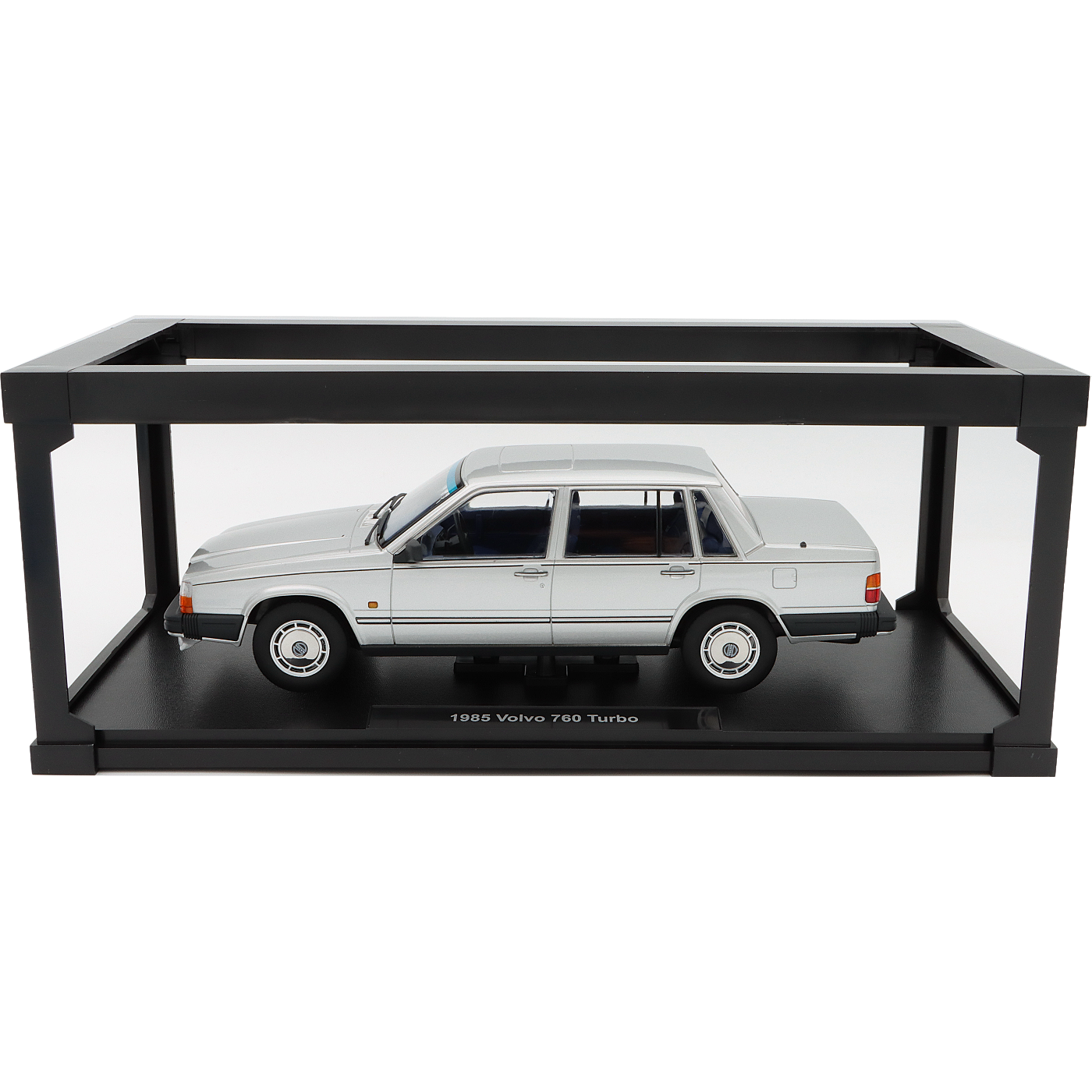 Volvo 760 Turbo - 1985 - Silver - Triple9 Collection - 1:18