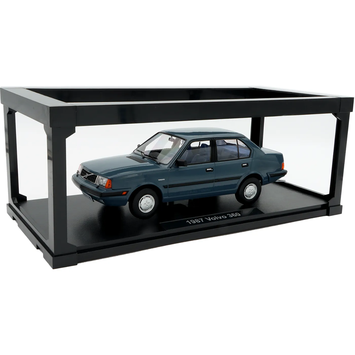 1987 Volvo 360 GLT – Blågrå – Triple9 Collection – 1:18