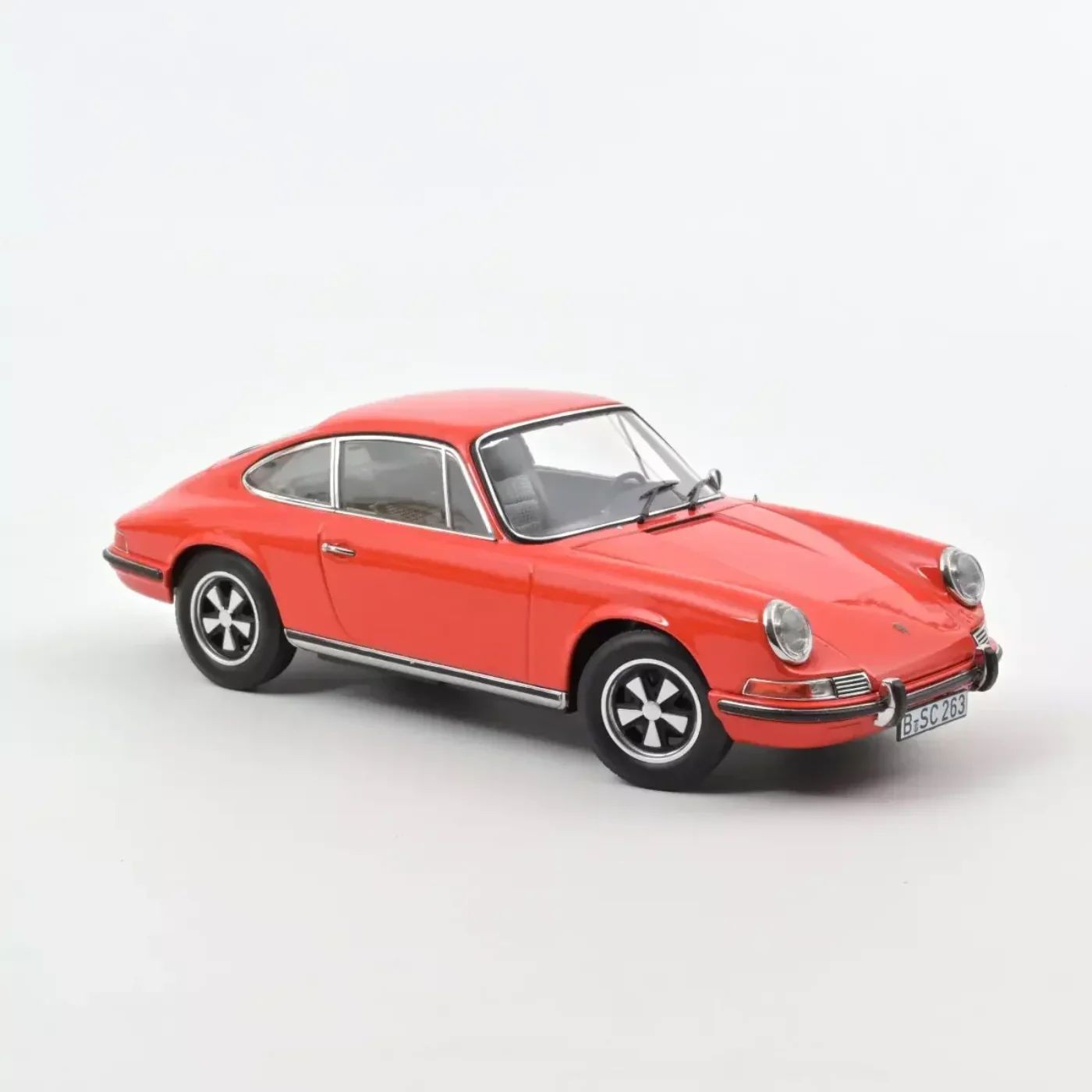 Läs mer om Porsche 911 E - 1969 - Orange - Norev - 1:18