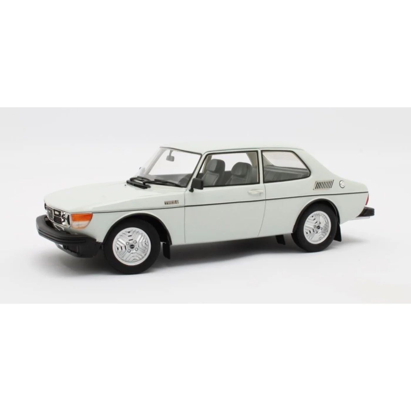 Läs mer om Saab 99 Turbo - 1978 - Vit - Cult Scale Models - 1:18