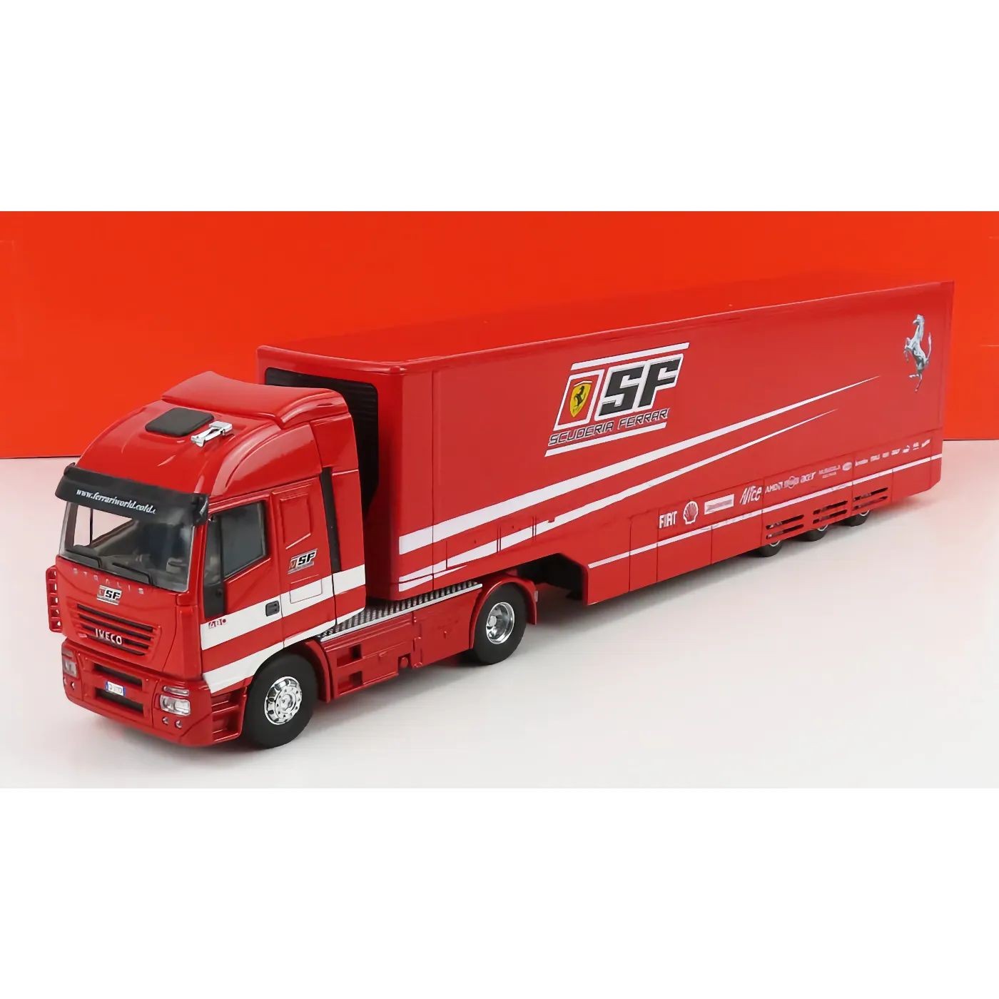 Läs mer om Iveco Stralis Ferrari Transporter 2007 - Old Cars - 1:43