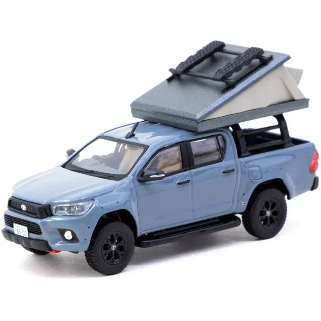 Toyota Hilux med Taktält - Grå - ROAD64 - Tarmac - 1:64