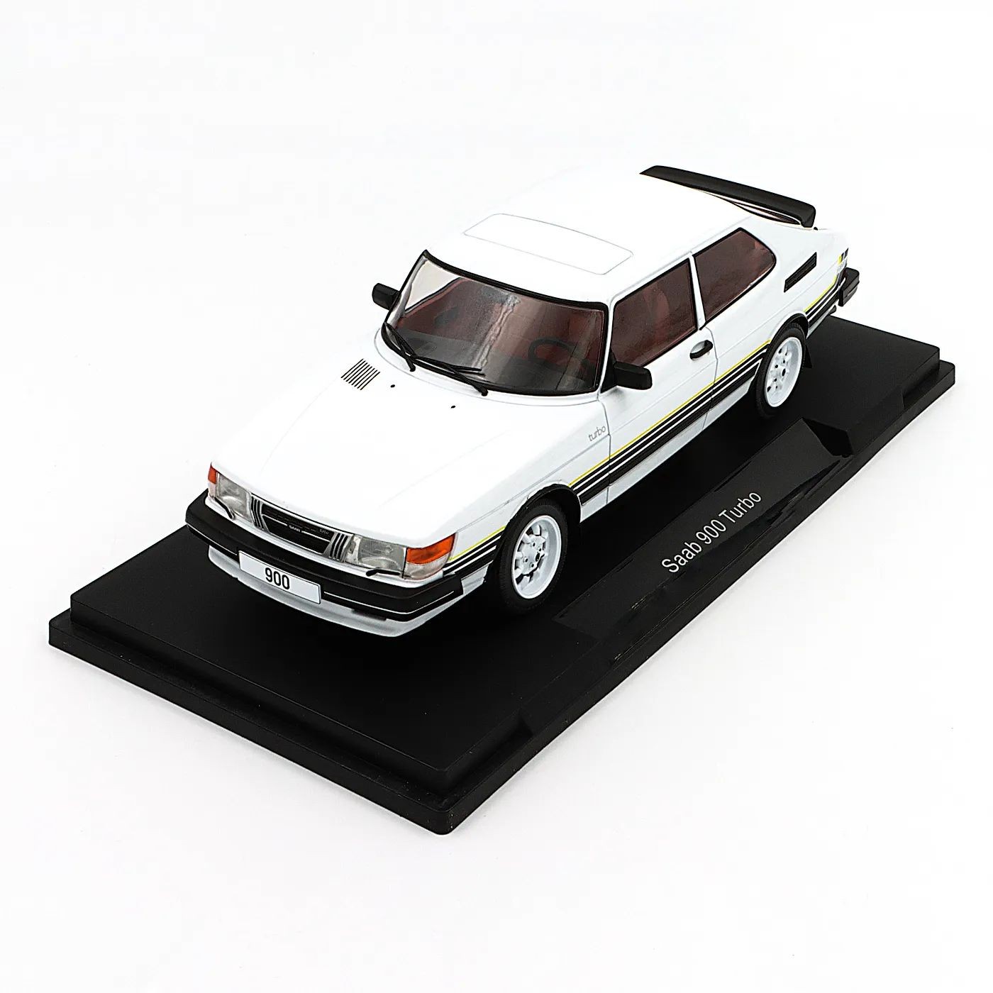 Läs mer om Saab 900 Turbo - Vit - 1981 - Modelcar Group - 1:18