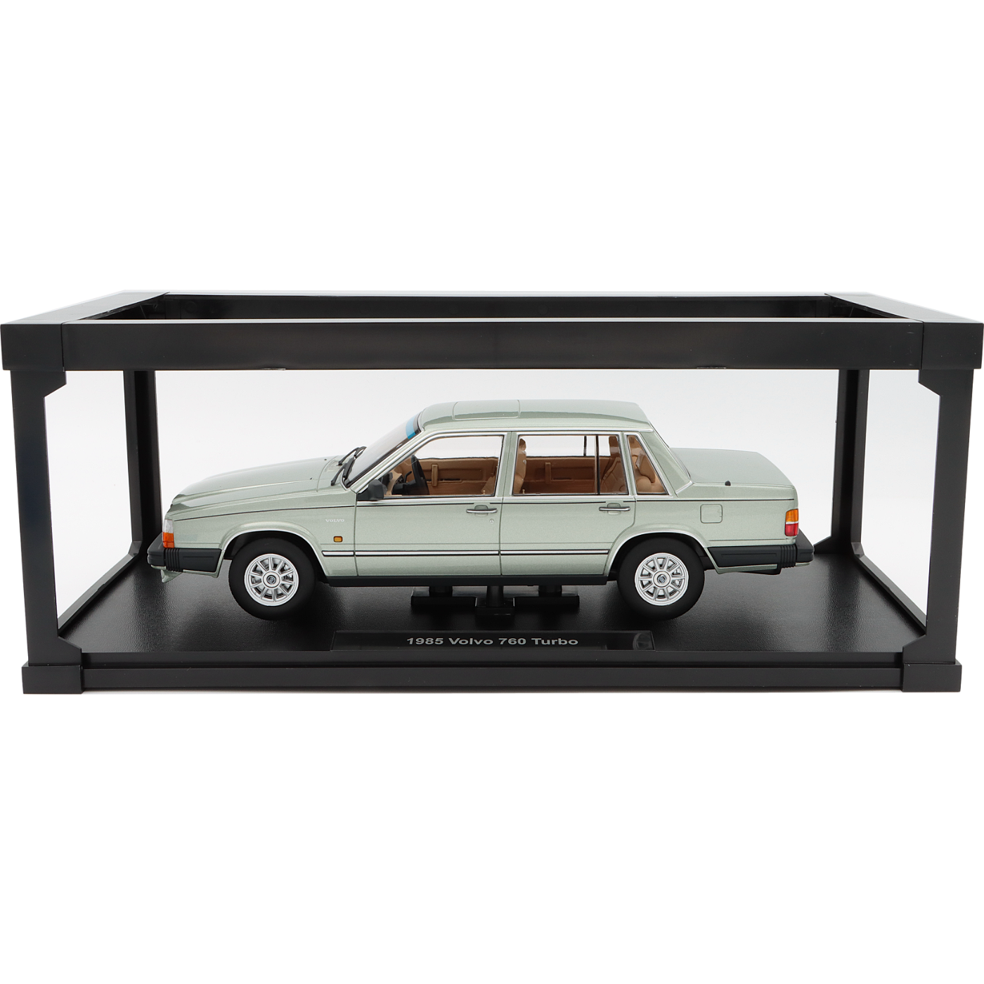 Volvo 760 Turbo - 1985 - Ljusgrön - Triple9 Collection - 1:18