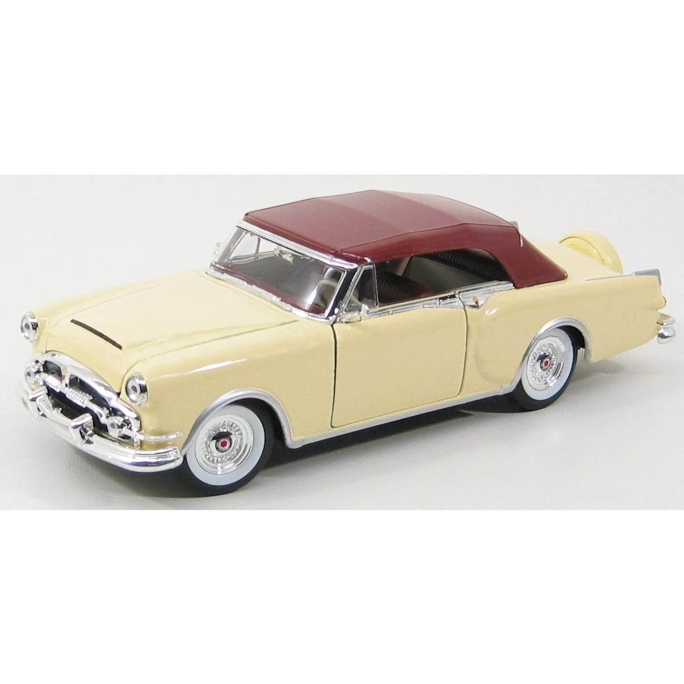 1953 Packard Caribbean – Benvit / Brun – Welly – 1:24