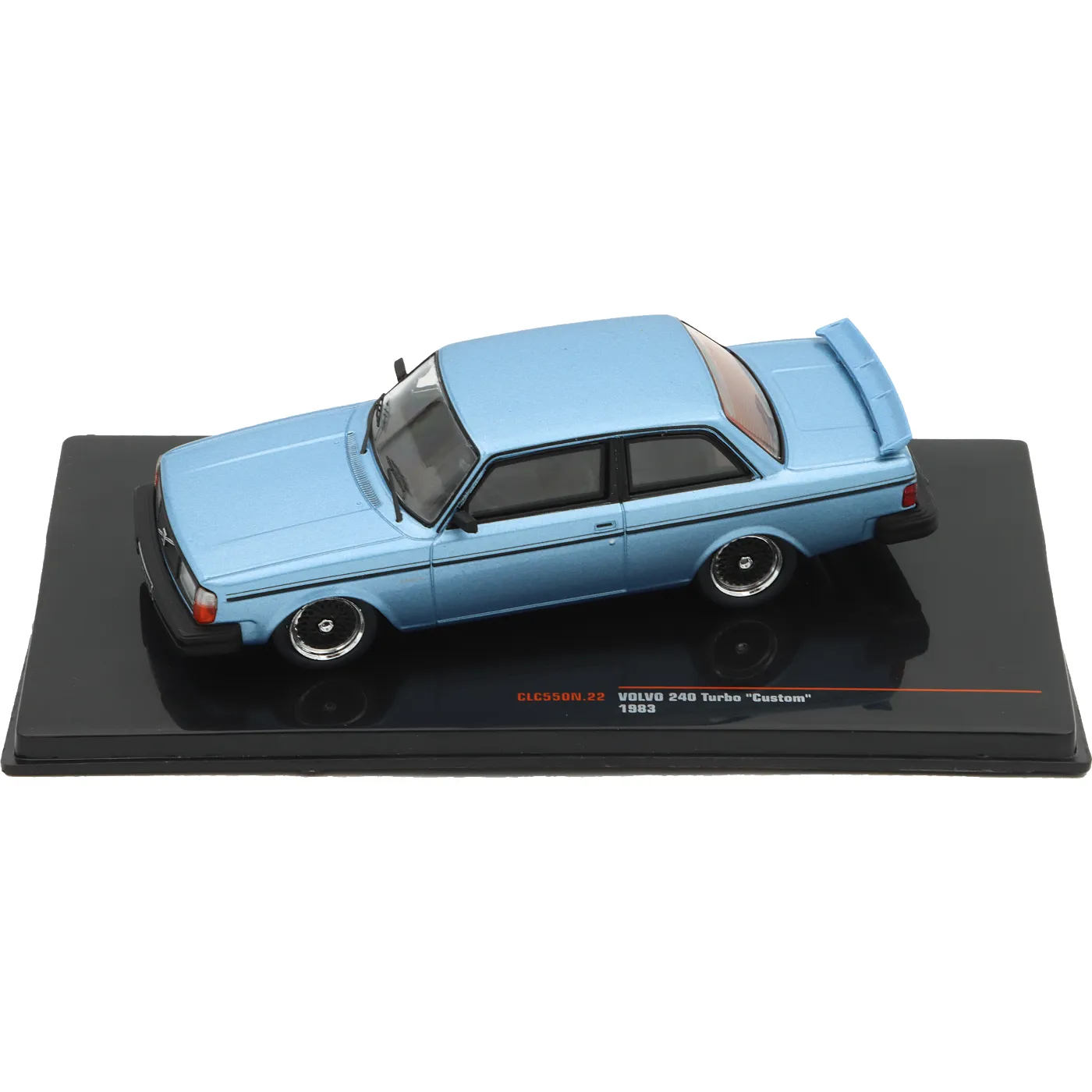 Volvo 240 Turbo ”Custom” 1983 – Blå – Ixo Models – 1:43