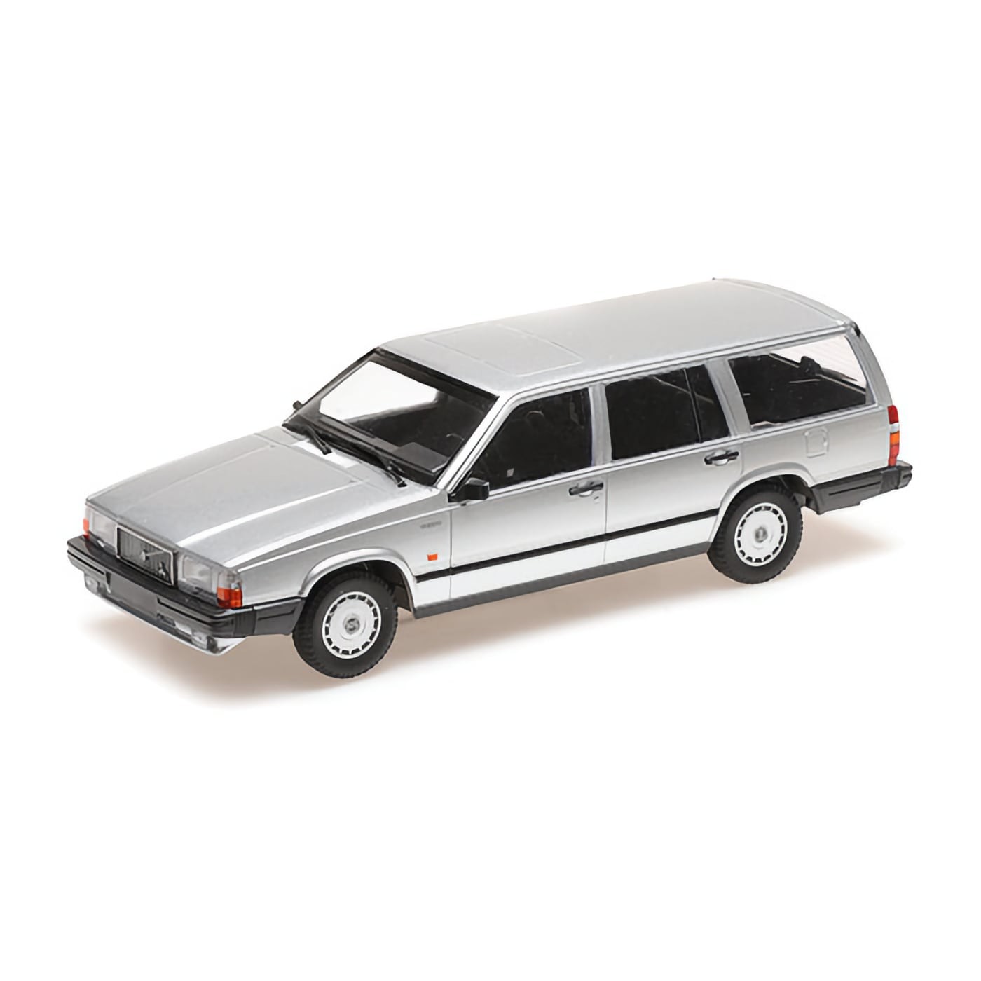 Volvo 740 GL Break – Silver – Minichamps – 1:18