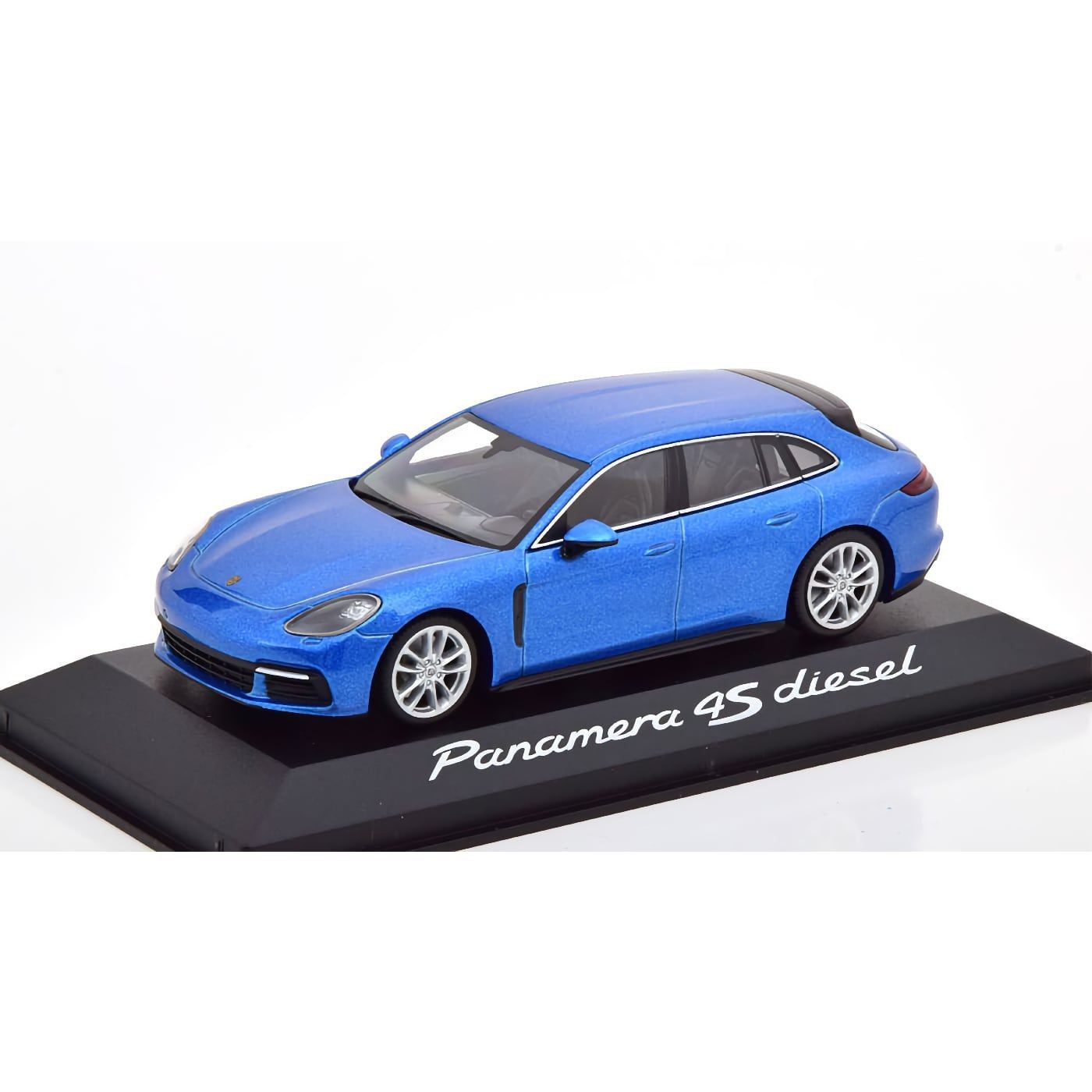 Läs mer om Porsche Panamera 4S Diesel - 2017 - Blå - Minichamps - 1:43