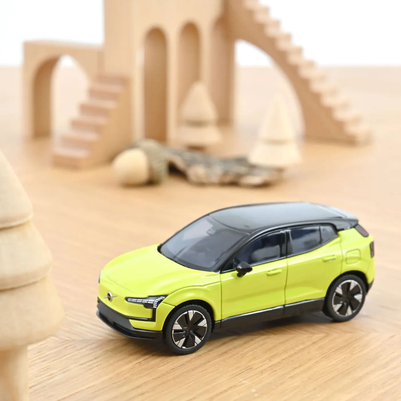 Volvo EX30 - 2024 - Gul - Norev - 1:43