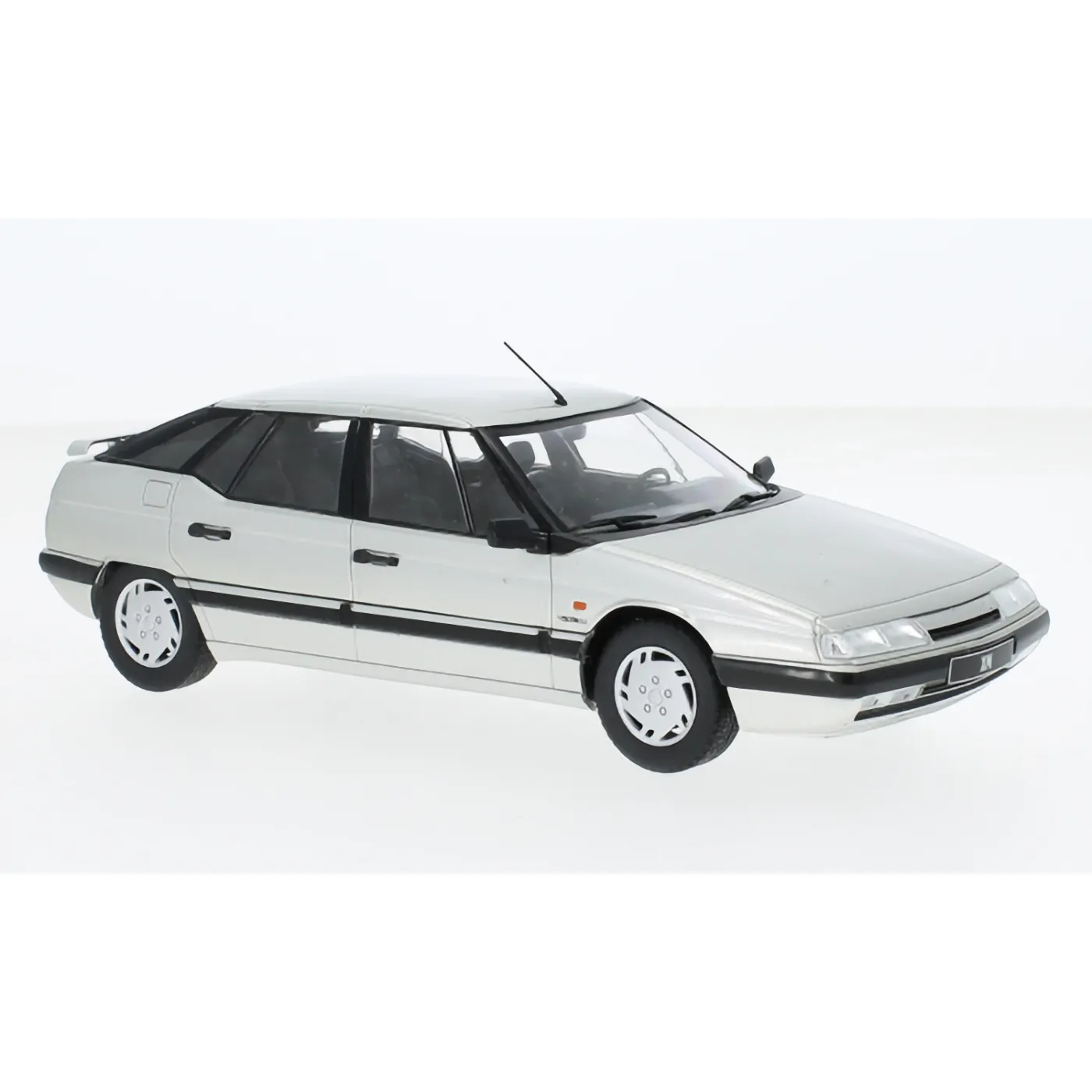 Läs mer om Citroën XM - 1989 - Silver - WhiteBox - 1:24