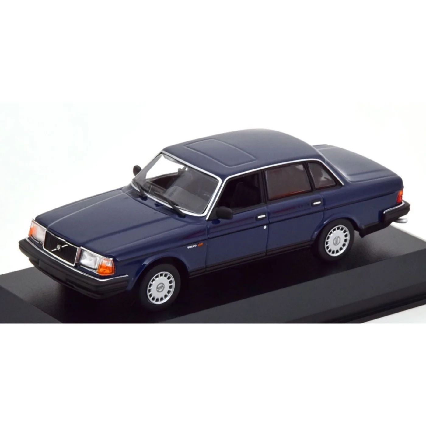 Volvo 240 GL 1986 – Mörkblå – Minichamps – 1:43