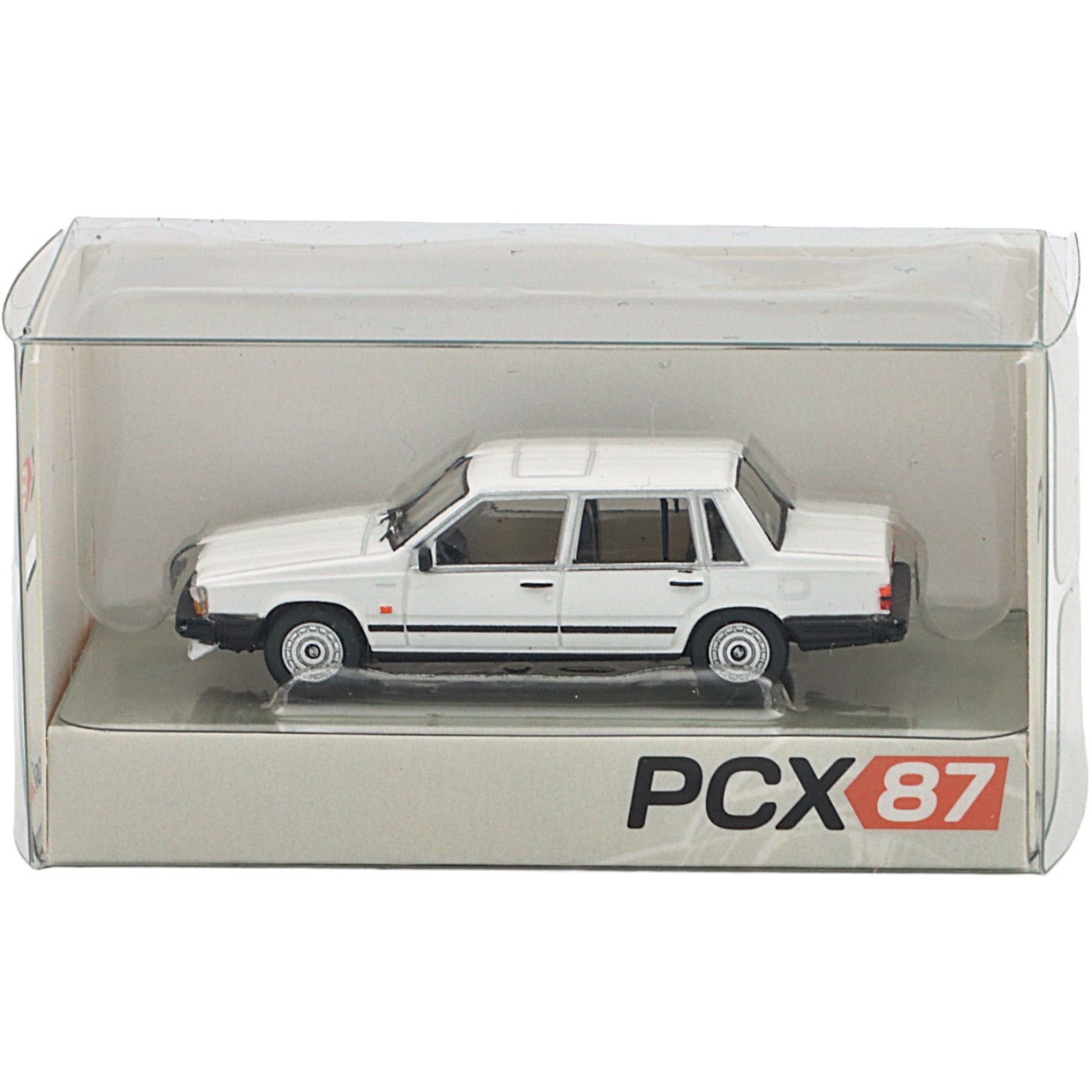 Läs mer om Volvo 740 - Vit - 1987 - PCX87 - 1:87